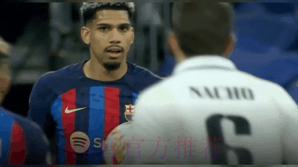 马卡:皇马球员对巴萨愤怒很惊讶 拉莫斯劝阻皮克 马卡:皇马球员对巴萨愤怒很惊讶 拉莫斯劝阻皮克